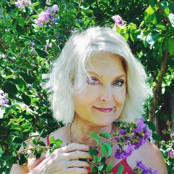 Meet your Posher, Sarah - Picture 1 of 1